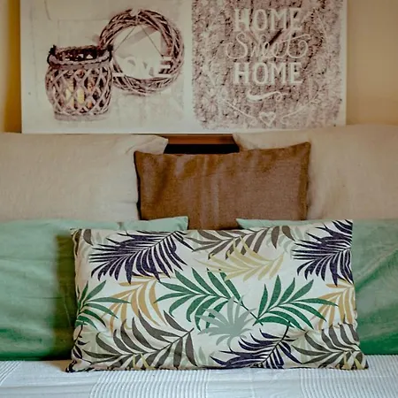 Airport Apartment *